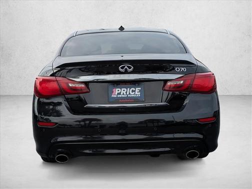 2016 INFINITI Q70 3.7