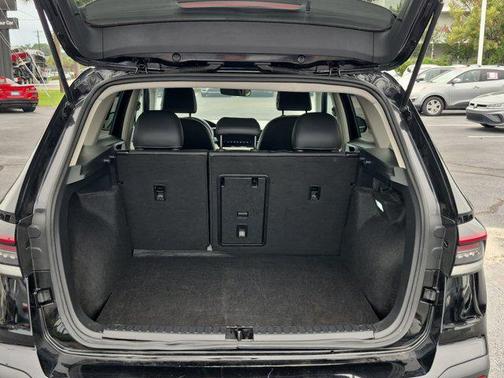 Pyrite Silver Metallic 2025 Volkswagen Taos 1.5T SE