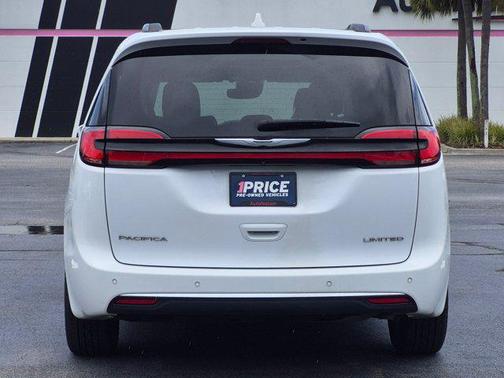 Bright White Clearcoat 2022 Chrysler Pacifica Limited