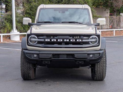Desert Sand 2025 Ford Bronco Outer Banks