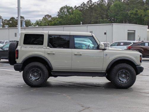 Desert Sand 2025 Ford Bronco Outer Banks