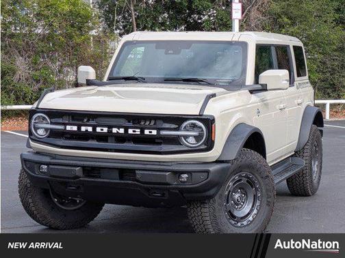 Desert Sand 2025 Ford Bronco Outer Banks