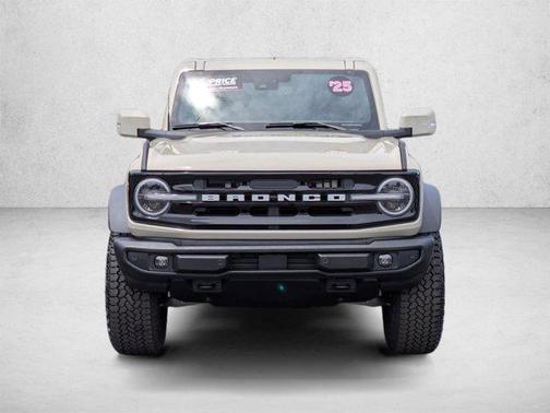 Desert Sand 2025 Ford Bronco Outer Banks