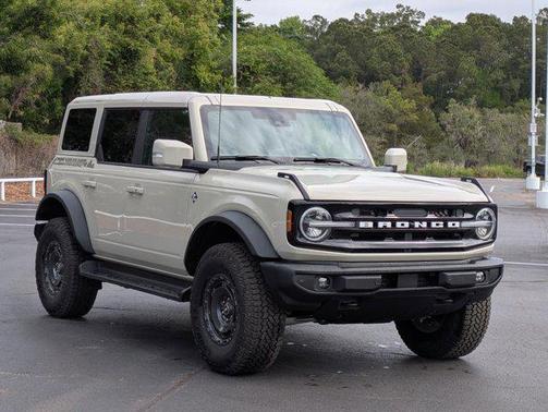 Desert Sand 2025 Ford Bronco Outer Banks