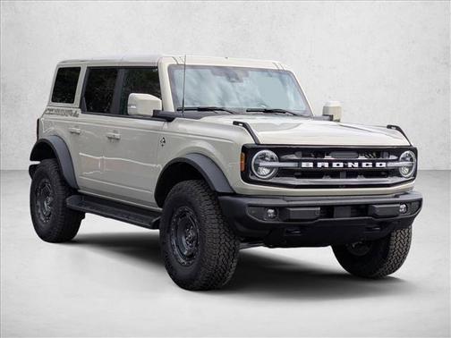 Desert Sand 2025 Ford Bronco Outer Banks