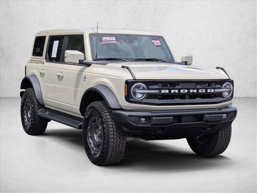 Desert Sand 2025 Ford Bronco Outer Banks