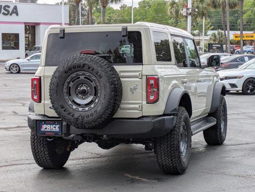 Desert Sand 2025 Ford Bronco Outer Banks