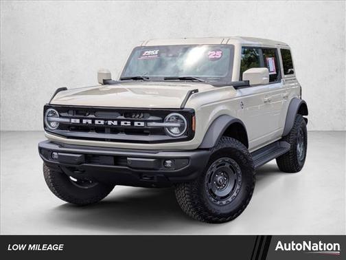 Desert Sand 2025 Ford Bronco Outer Banks