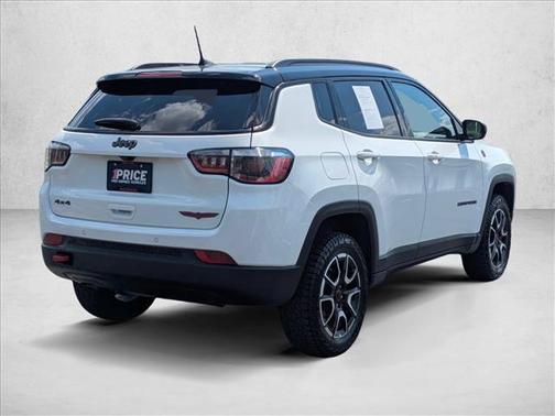 Bright White Clearcoat 2025 Jeep Compass Trailhawk