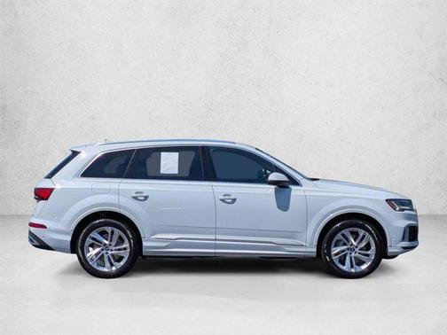 Glacier White Metallic 2023 Audi Q7 45 Premium Plus
