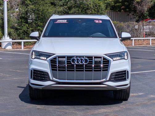Glacier White Metallic 2023 Audi Q7 45 Premium Plus