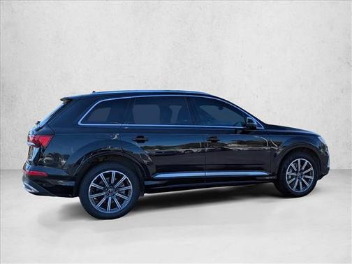 2022 Audi Q7 45 Premium Plus