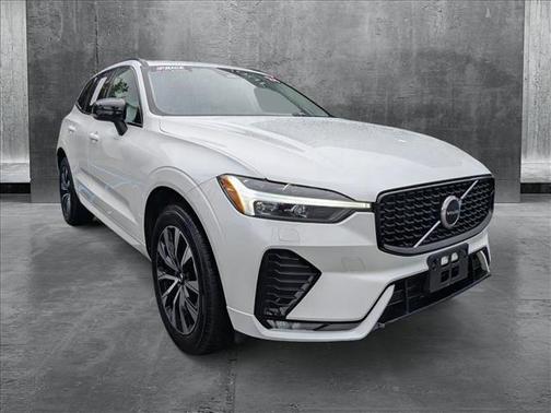 2024 Volvo XC60 B5 Core Dark Theme