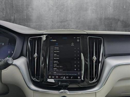 2024 Volvo XC60 B5 Core Dark Theme