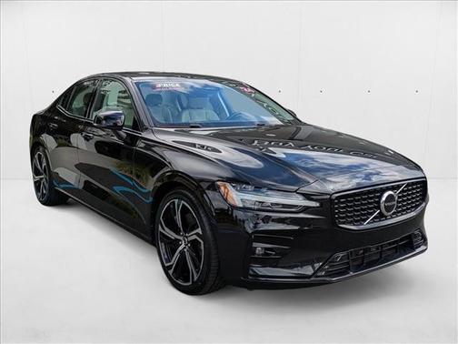2024 Volvo S60 B5 Core Dark Theme