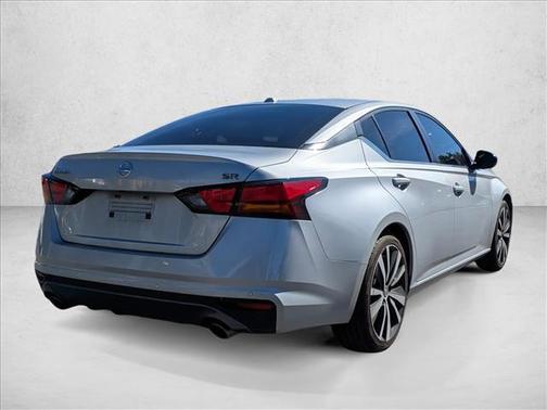 2022 Nissan Altima SR FWD