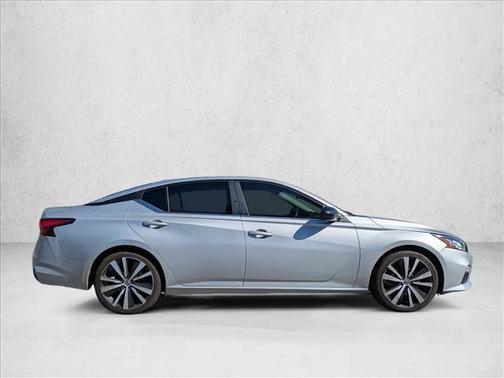 2022 Nissan Altima SR FWD