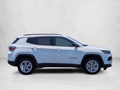 Bright White Clearcoat 2025 Jeep Compass Latitude