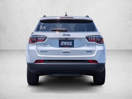 Bright White Clearcoat 2025 Jeep Compass Latitude