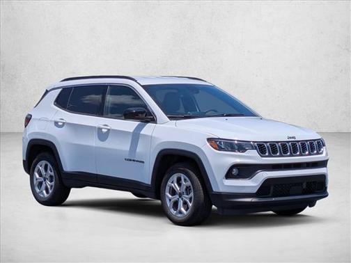 Bright White Clearcoat 2025 Jeep Compass Latitude