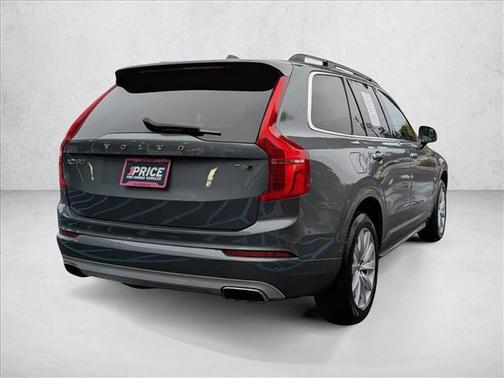 2017 Volvo XC90 T6 Momentum
