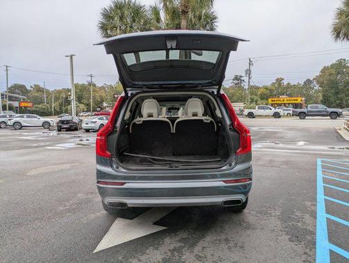 2017 Volvo XC90 T6 Momentum