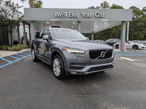 2017 Volvo XC90 T6 Momentum