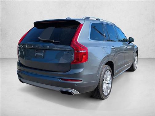 2017 Volvo XC90 T6 Momentum