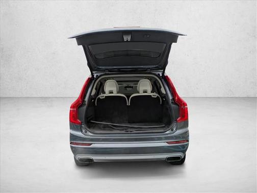 2017 Volvo XC90 T6 Momentum