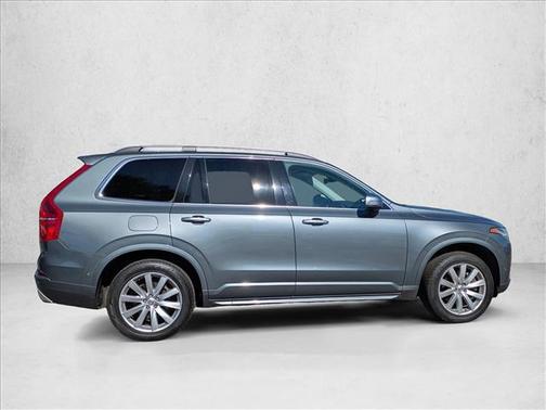 2017 Volvo XC90 T6 Momentum