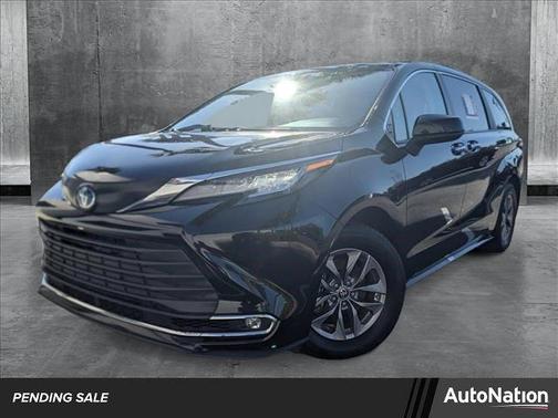 2023 Toyota Sienna XLE 8 Passenger