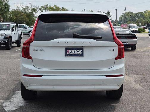 Crystal White Metallic 2023 Volvo XC90 B5 Core