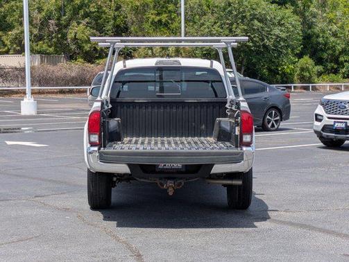 Ice Cap 2023 Toyota Tacoma SR5