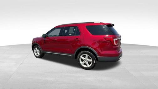 Red 2016 Ford Explorer XLT