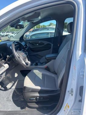 White 2022 GMC Terrain SLT