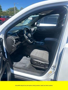 White 2023 Chevrolet Traverse LT Cloth