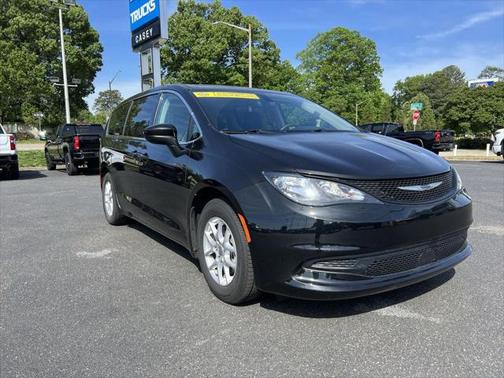 2022 Chrysler Voyager LX