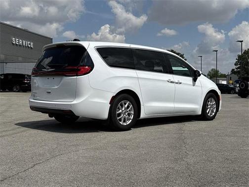 2023 Chrysler Pacifica Touring