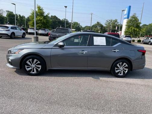 2022 Nissan Altima S FWD