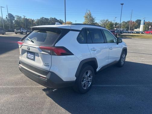 2022 Toyota RAV4 Hybrid XLE