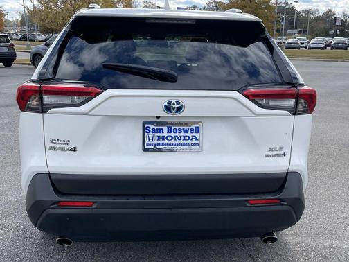 2022 Toyota RAV4 Hybrid XLE