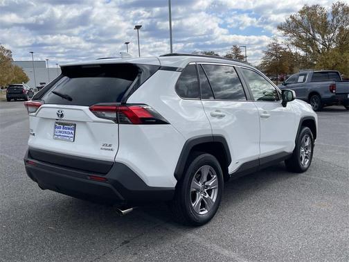 2022 Toyota RAV4 Hybrid XLE