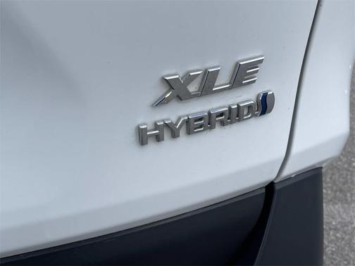 2022 Toyota RAV4 Hybrid XLE