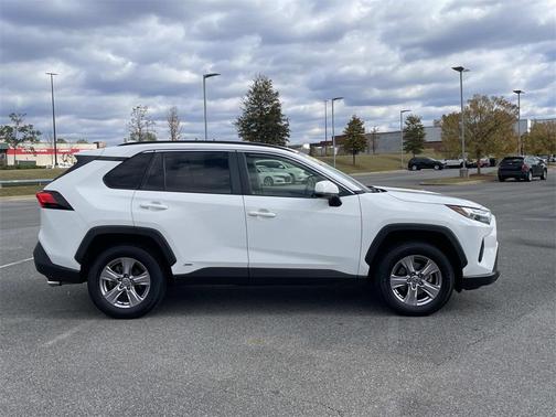 2022 Toyota RAV4 Hybrid XLE