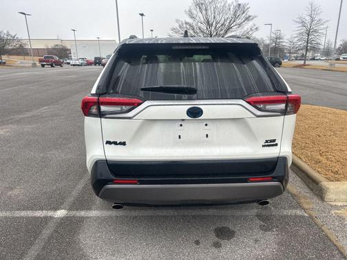 2020 Toyota RAV4 Hybrid SE