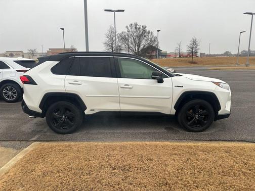 2020 Toyota RAV4 Hybrid SE