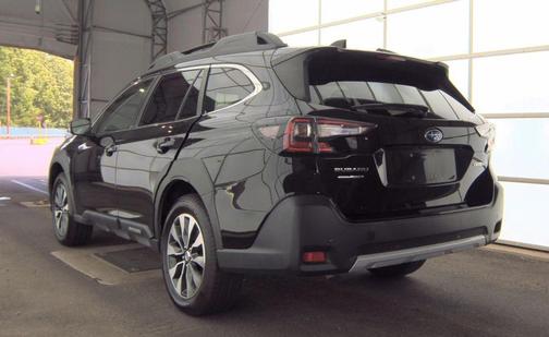 Crystal Black Silica 2023 Subaru Outback Limited