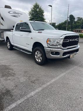 Bright White Clearcoat 2022 RAM 2500 Big Horn Crew Cab 4x4 6'4' Box