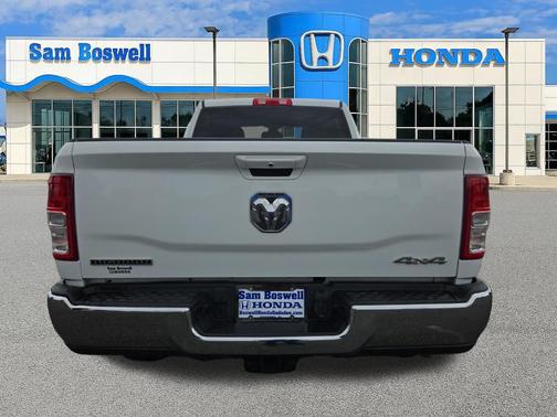 Bright White Clearcoat 2022 RAM 2500 Big Horn Crew Cab 4x4 6'4' Box
