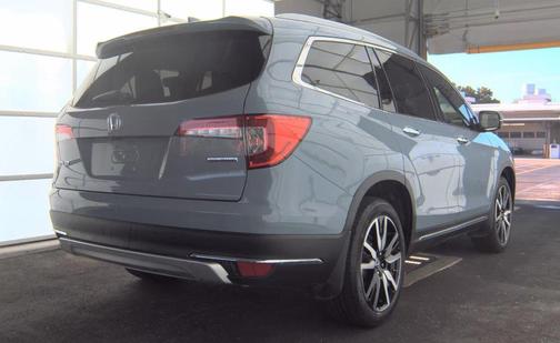2022 Honda Pilot Touring 8-Passenger
